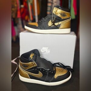 Air Jordan 1 Retro OG High Black Gold - Size 9 Men’s